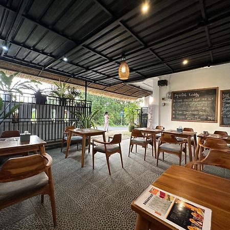 Dong Paloh Hostel Мундук Экстерьер фото