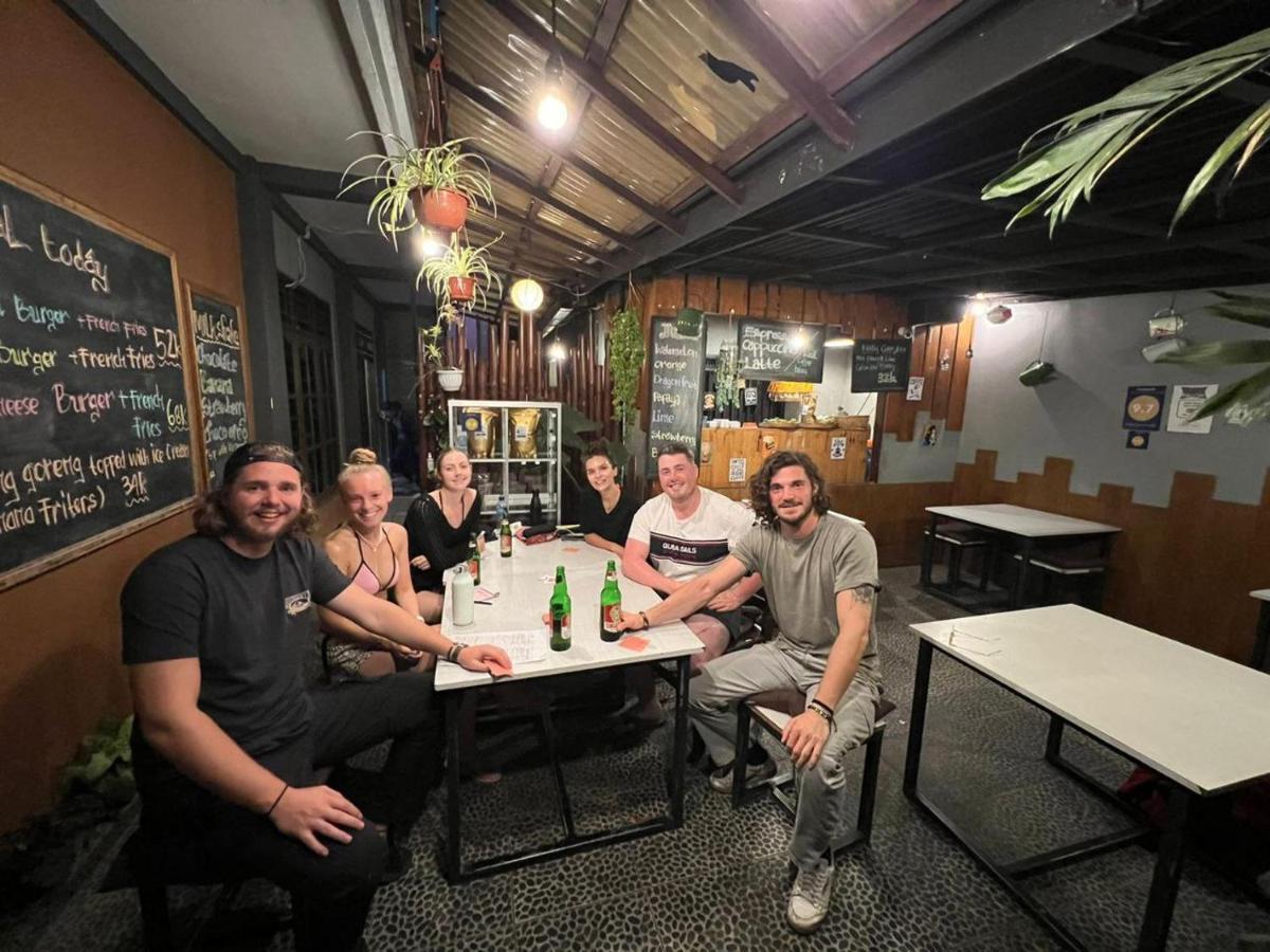 Dong Paloh Hostel Мундук Экстерьер фото