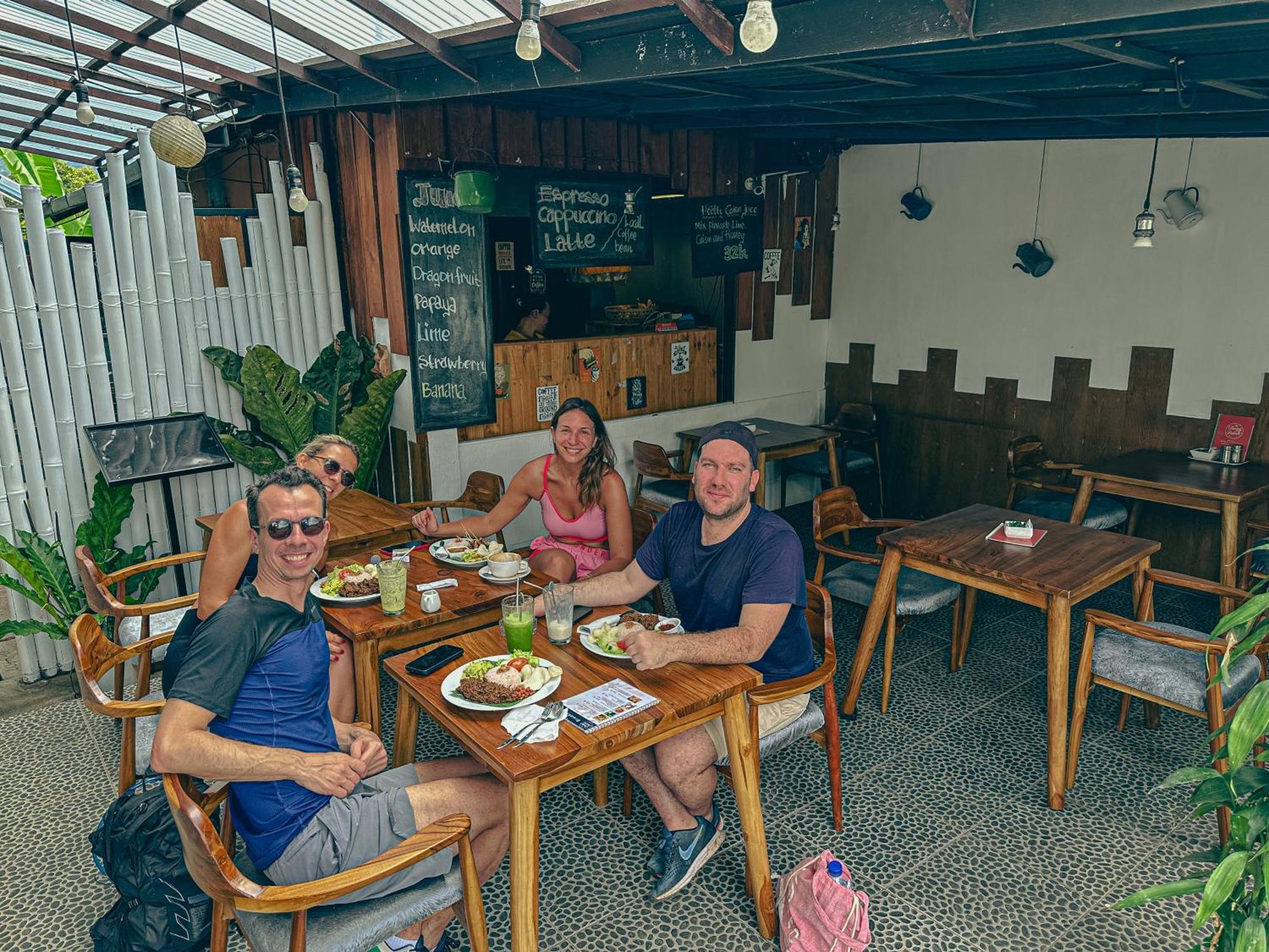 Dong Paloh Hostel Мундук Экстерьер фото